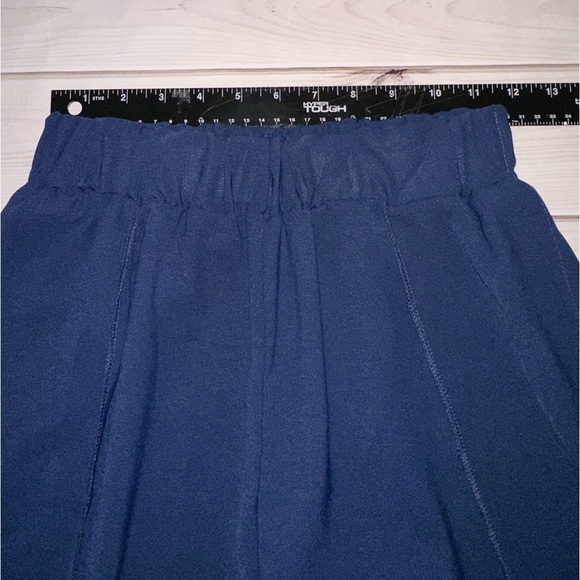 Navy Women's Wide-Leg Wrap Pants Size Small
Vacation Summer Spring Travel Pants - Picture 6 of 6